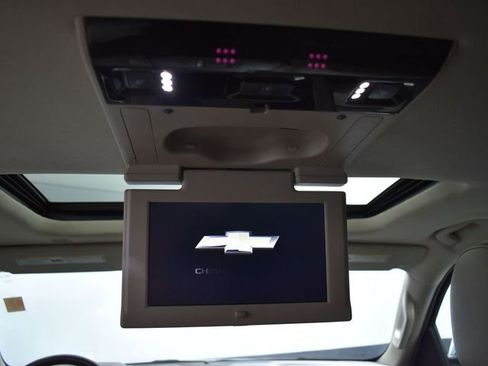 Used 2020 Chevrolet Suburban Premier w/ Premier 6.2L Value Package image 25