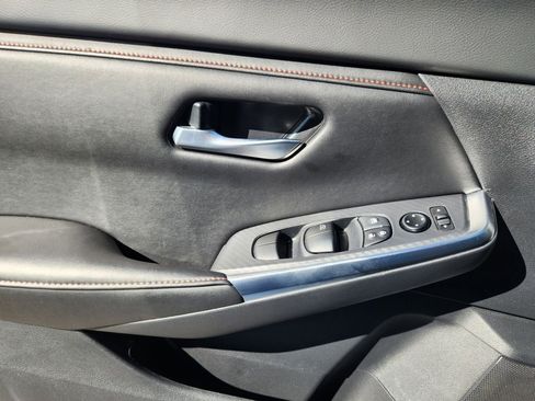 Used 2025 Nissan Sentra SR FWD image 25