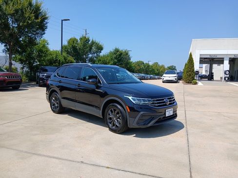 Used 2024 Volkswagen Tiguan SE AWD/4WD image 25