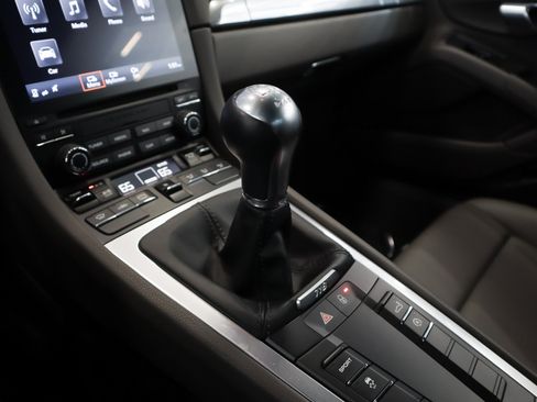 Certified 2018 Porsche 718 Cayman RWD image 18