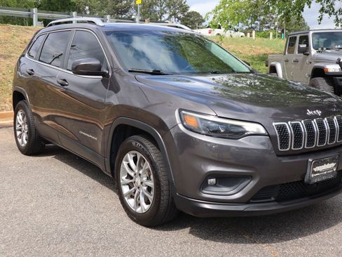 Used 2021 Jeep Cherokee Latitude Lux w/ Sun & Sound Group FWD image 3