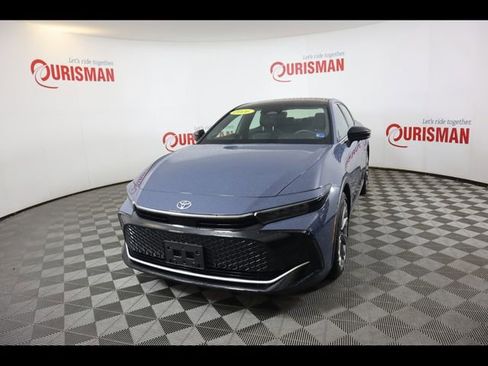 Used 2026 Toyota Crown Limited w/ Advanced Technology Package image 1