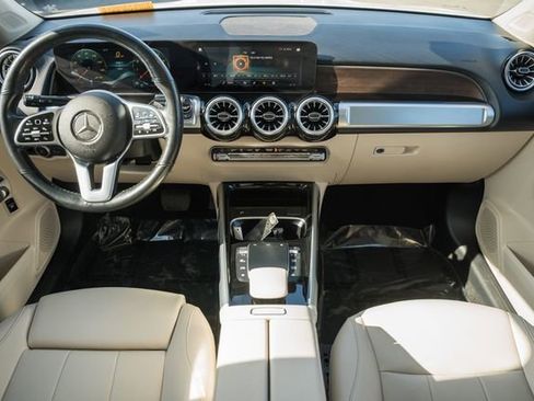 Used 2022 Mercedes-Benz GLB 250 4MATIC image 21