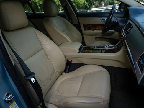 Used 2013 Jaguar XF RWD image 17
