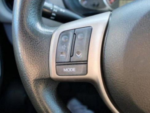 Used 2017 Toyota Yaris L image 96