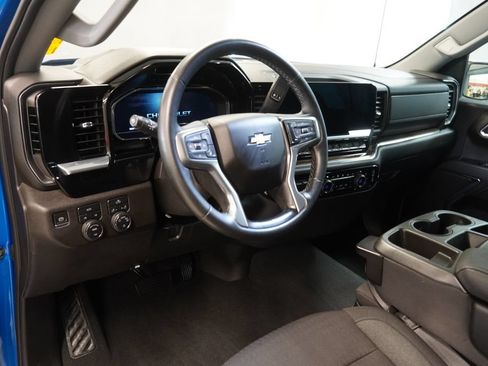Used 2023 Chevrolet Silverado 1500 LT w/ Convenience Package II AWD/4WD image 5