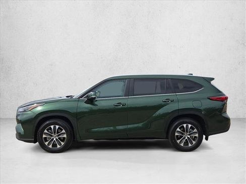 Used 2023 Toyota Highlander XLE FWD image 7