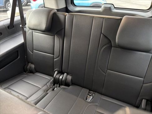 Used 2018 Chevrolet Suburban LT w/ Luxury Package image 16