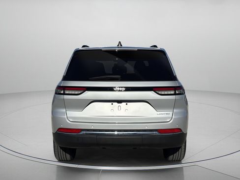 Used 2024 Jeep Grand Cherokee Limited image 4