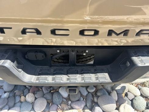 Used 2017 Toyota Tacoma TRD Off-Road w/ Tow Package (A/T) AWD/4WD image 7