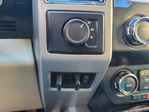 Used 2019 Ford F250 Lariat w/ Lariat Value Package image 27