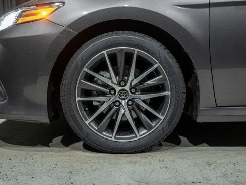 Used 2022 Toyota Camry XLE image 7