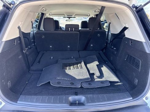 Used 2024 Nissan Pathfinder S image 6