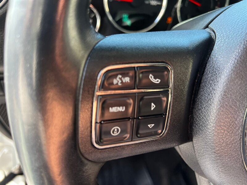 Used 2013 Jeep Wrangler Unlimited Rubicon w/ Connectivity Group AWD/4WD image 27