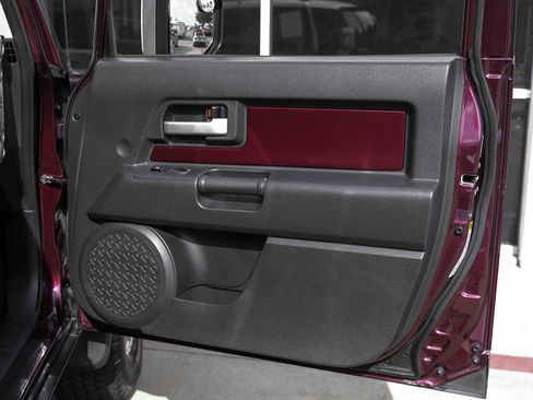 Used 2007 Toyota FJ Cruiser 4WD image 38