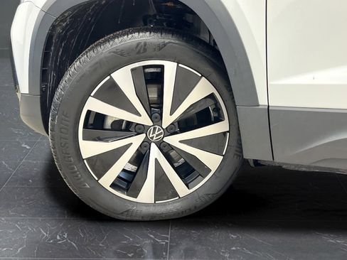 Used 2022 Volkswagen Taos SE image 33