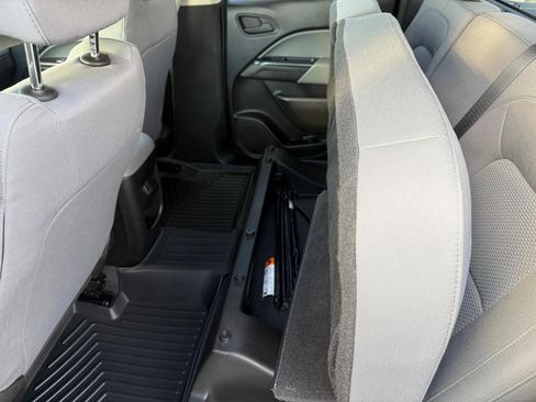 Used 2022 Chevrolet Colorado W/T image 14