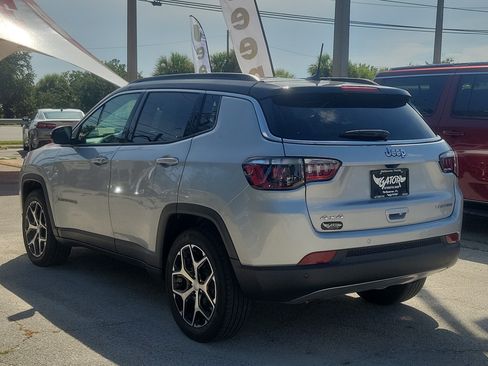 Used 2024 Jeep Compass Limited AWD/4WD image 3