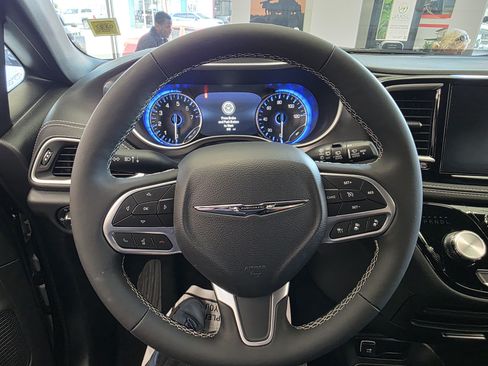 New 2026 Chrysler Pacifica Select AWD/4WD image 9