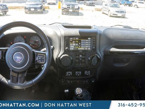 Used 2016 Jeep Wrangler Unlimited Sahara AWD/4WD image 3