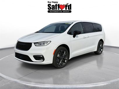 New 2026 Chrysler Pacifica Select