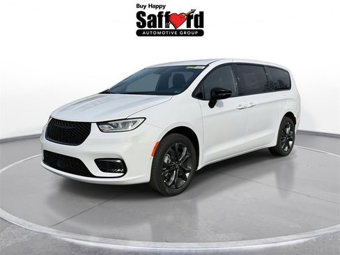 New 2026 Chrysler Pacifica Select image 1