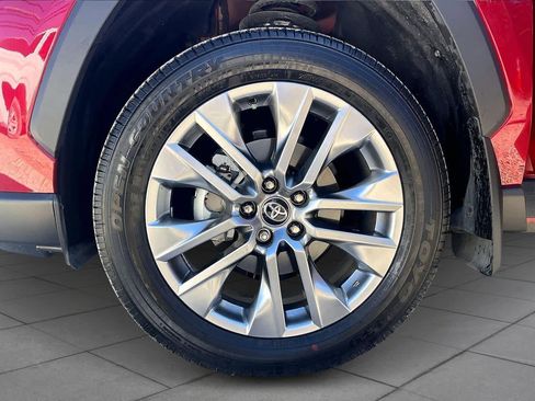 Used 2025 Toyota RAV4 XLE Premium image 9