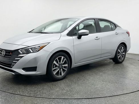 Used 2025 Nissan Versa SV FWD image 3
