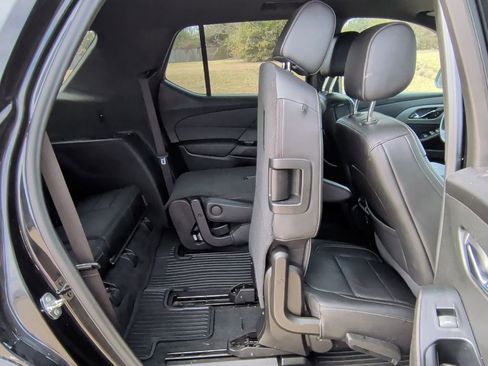 Used 2023 Chevrolet Traverse LT image 35