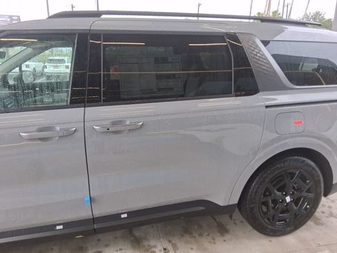 New 2026 Kia Carnival SX w/ SX Dark Edition Package FWD image 22