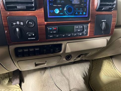 Used 2006 Ford F350 Lariat image 19