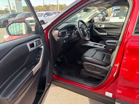 Used 2020 Ford Explorer XLT w/ Equipment Group 202A image 14