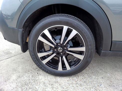 Used 2019 Nissan Kicks SV image 11