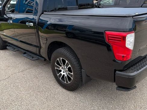Used 2021 Nissan Titan SV w/ SV Convenience Package AWD/4WD image 5