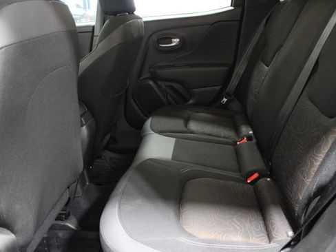 Used 2023 Jeep Renegade Latitude image 18