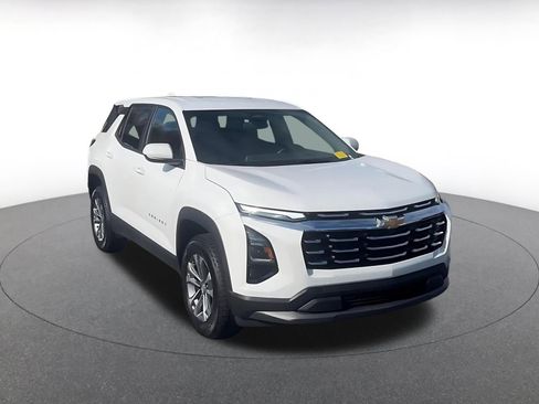 Used 2025 Chevrolet Equinox LT image 2