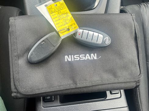 Used 2019 Nissan Rogue SV image 33