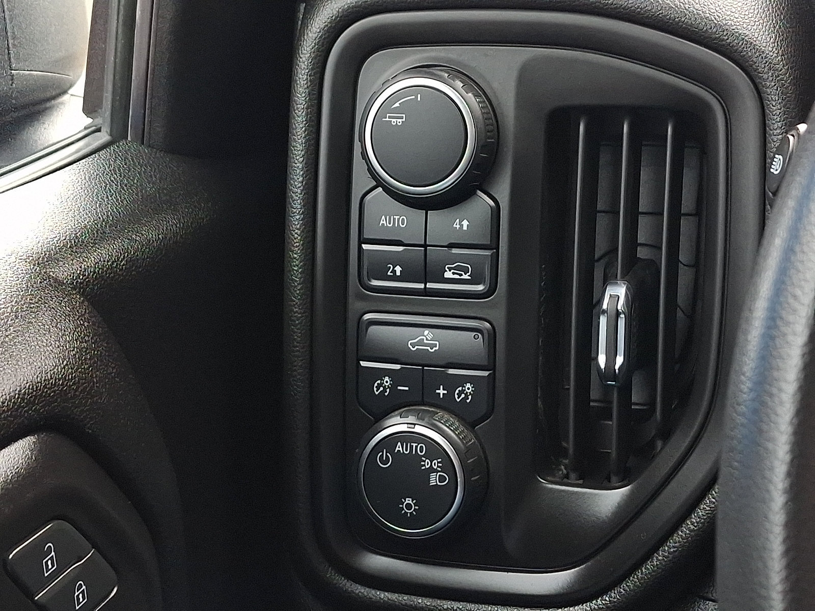 Used 2023 Chevrolet Silverado 1500 Custom AWD/4WD image 24