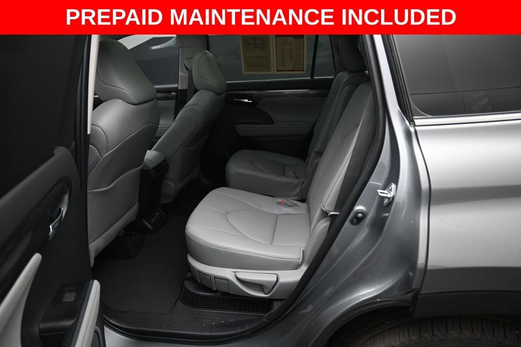 Certified 2026 Toyota Highlander Platinum AWD/4WD image 30