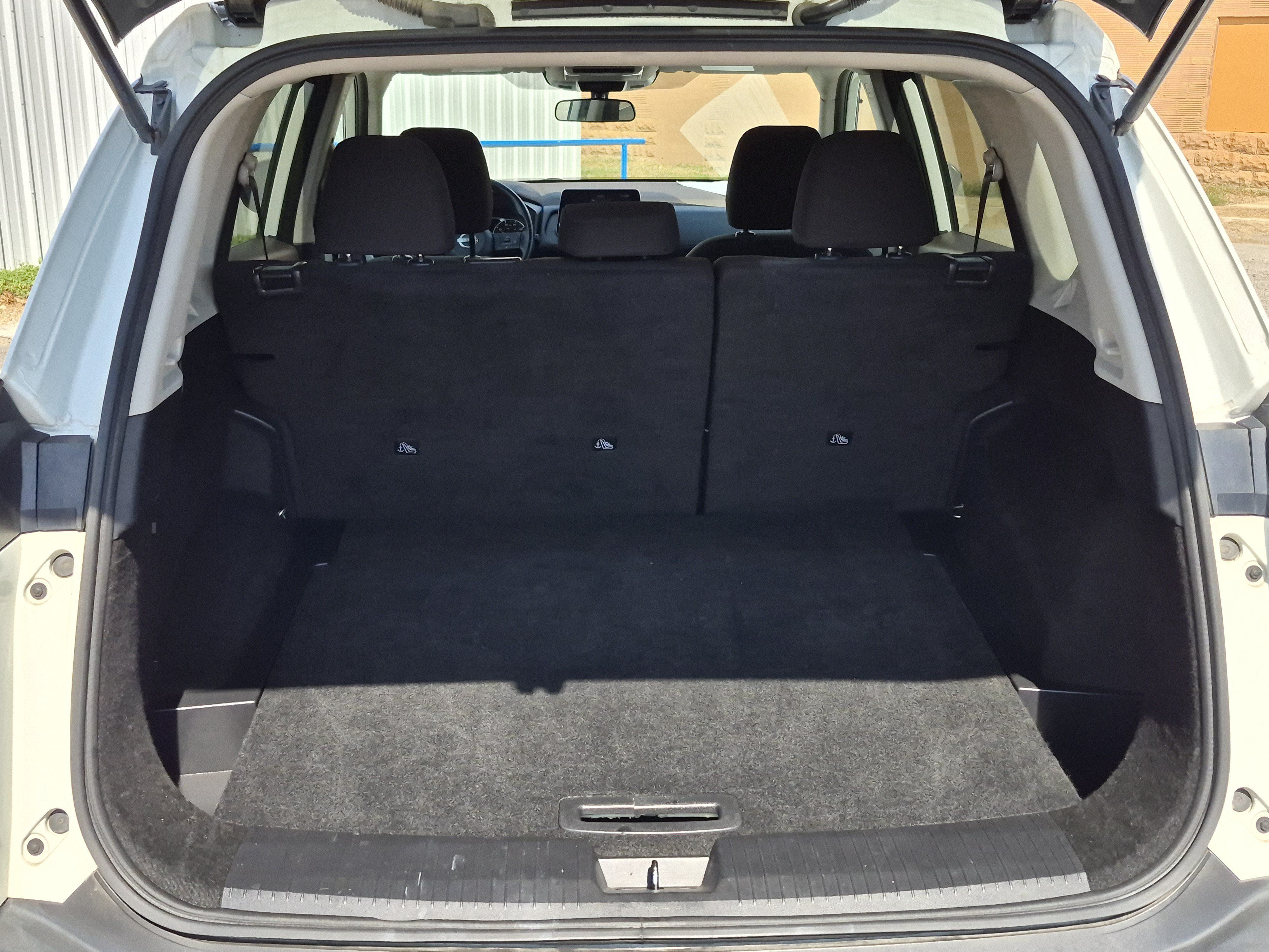 Used 2023 Nissan Rogue S AWD/4WD image 9