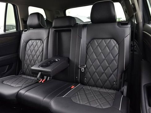 Certified 2025 Volkswagen Atlas SEL Premium R-Line image 22