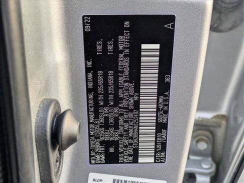 Used 2022 Toyota Highlander XLE image 25