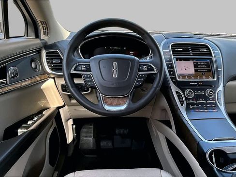 Used 2019 Lincoln Nautilus Reserve AWD/4WD image 6