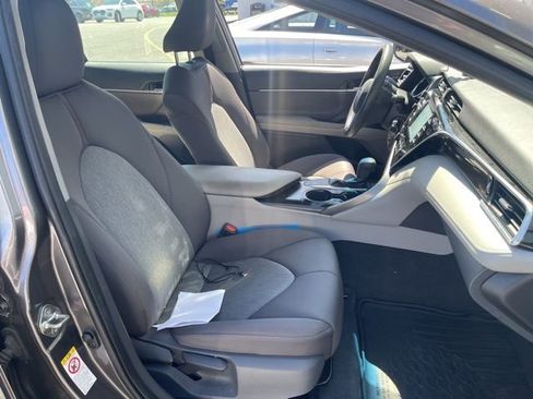 Used 2018 Toyota Camry LE image 12