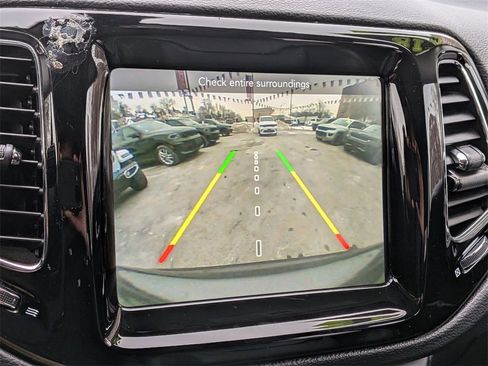 Used 2018 Jeep Compass Limited image 18