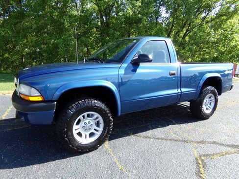 Used 2004 Dodge Dakota 4x4 Regular Cab w/ Tire & Handling Group image 1