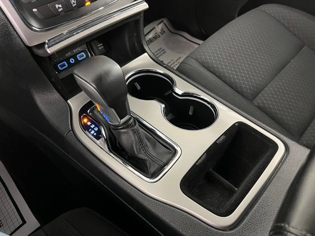 Used 2019 Jeep Grand Cherokee Laredo AWD/4WD image 32