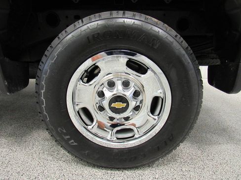 Used 2020 Chevrolet Silverado 2500 W/T w/ WT Safety Package AWD/4WD image 11