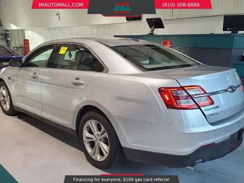 Used 2015 Ford Taurus SE image 2