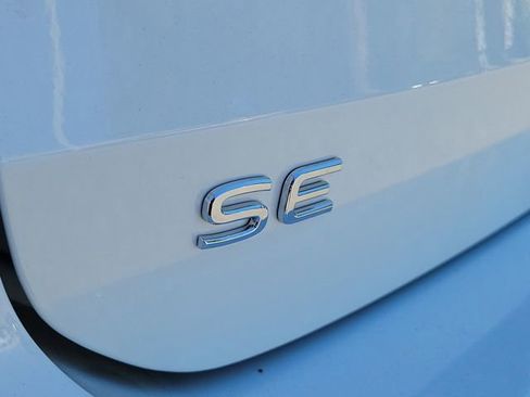 New 2026 Volkswagen Taos SE FWD image 7
